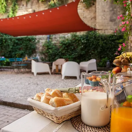 Bed & Breakfast Borgo Vergini Garden 4*