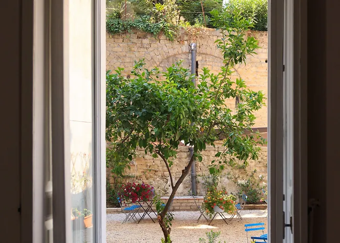 Borgo Vergini Garden Bed & Breakfast Naples